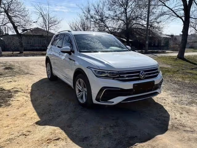 Volkswagen Tiguan - фото 4