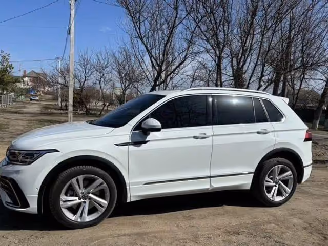 Volkswagen Tiguan - фото 1