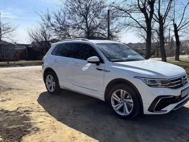 Volkswagen Tiguan - фото 5