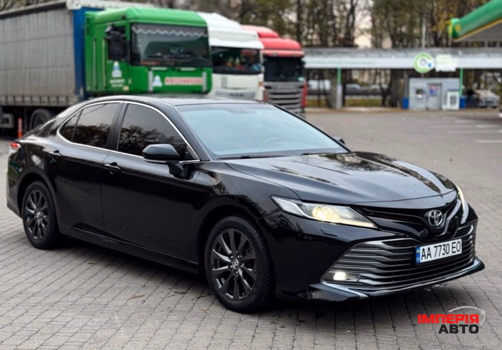 Toyota Camry - фото 2