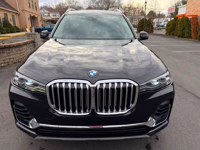 BMW X7 - фото 1