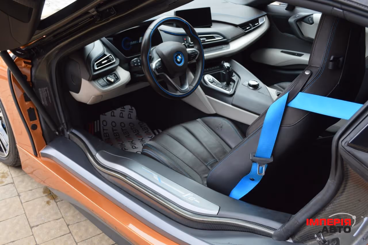 BMW i8 - фото 5