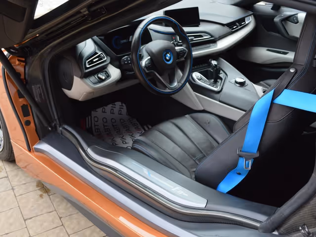 BMW i8 - фото 5