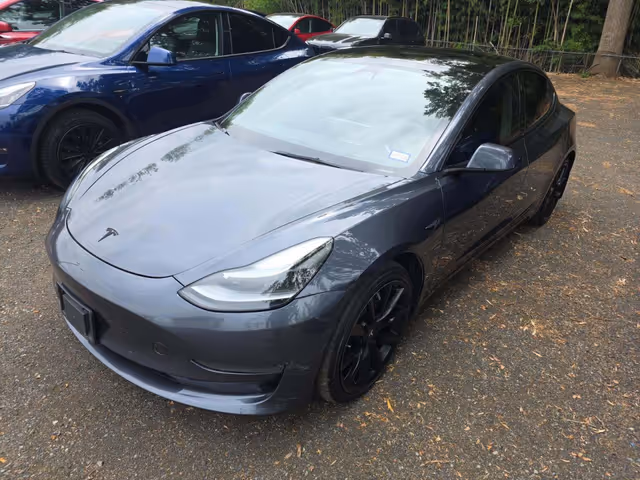 Tesla Model 3 - фото 1