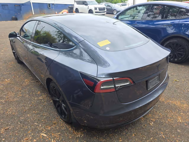 Tesla Model 3 - фото 2