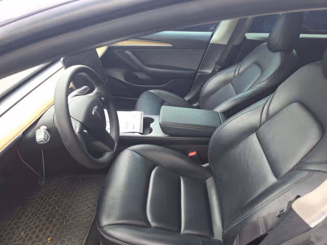 Tesla Model 3 - фото 4