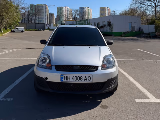 Ford Fiesta - фото 1