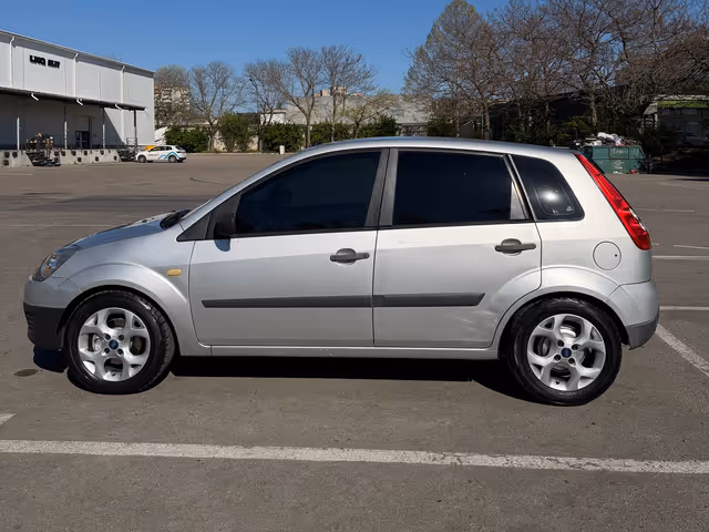 Ford Fiesta - фото 2