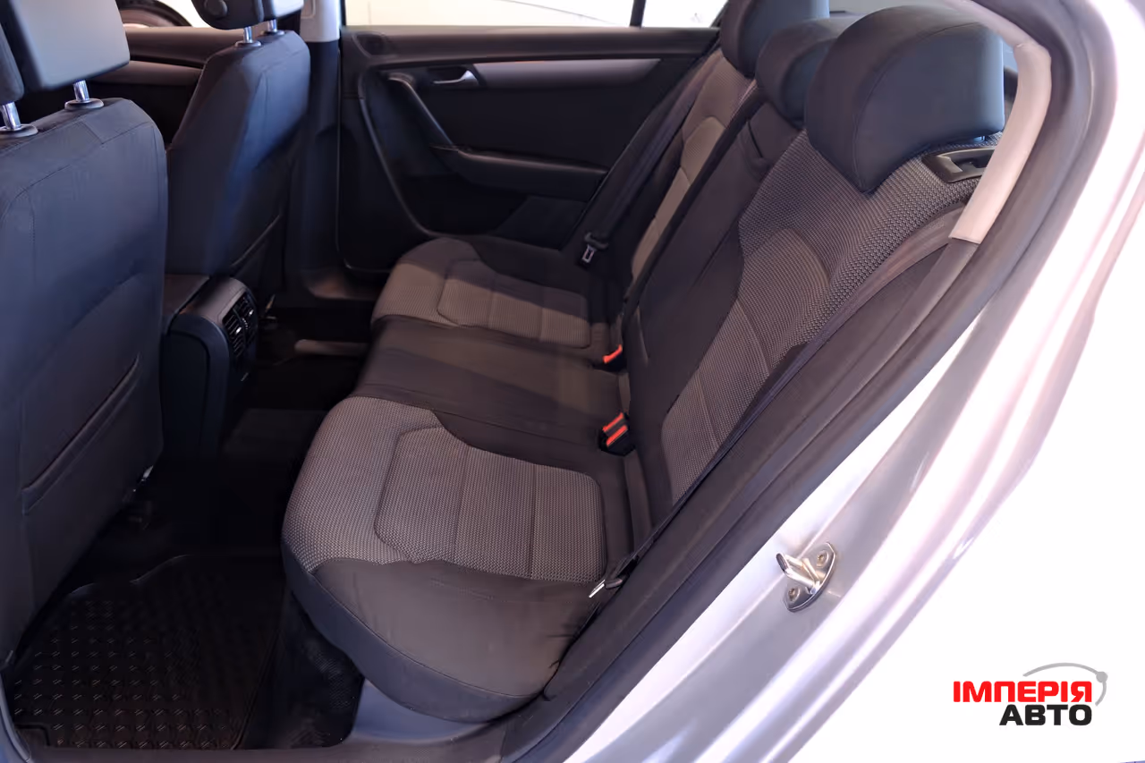Volkswagen Passat - фото 8