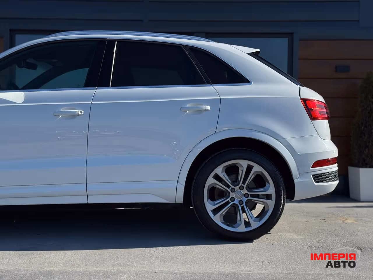 Audi Q3 - фото 17