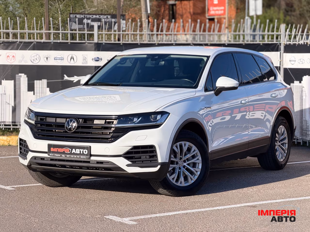 Volkswagen Touareg - фото 1