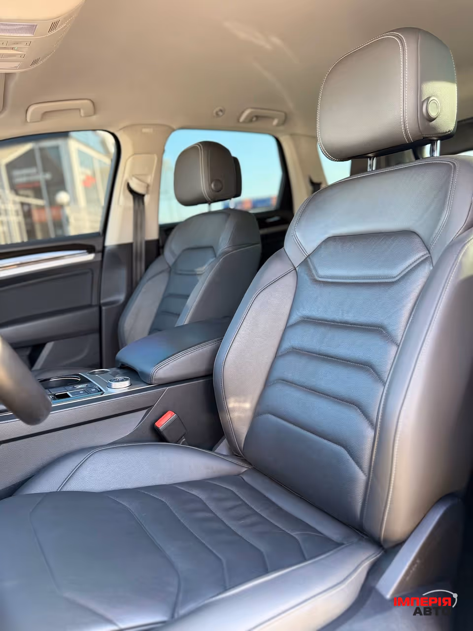 Volkswagen Touareg - фото 8