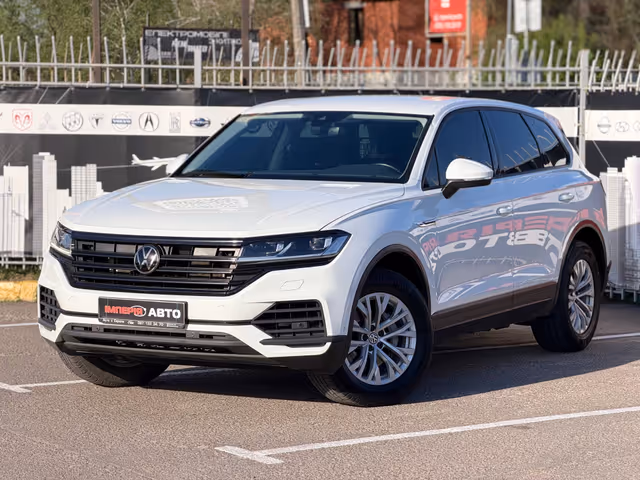 Volkswagen Touareg - фото 1