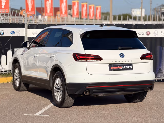 Volkswagen Touareg - фото 4