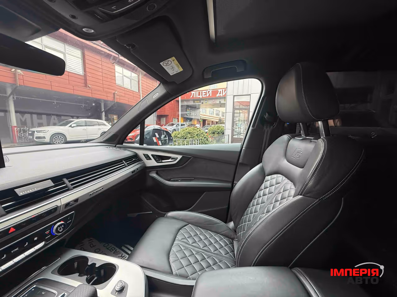 Audi Q7 - фото 29