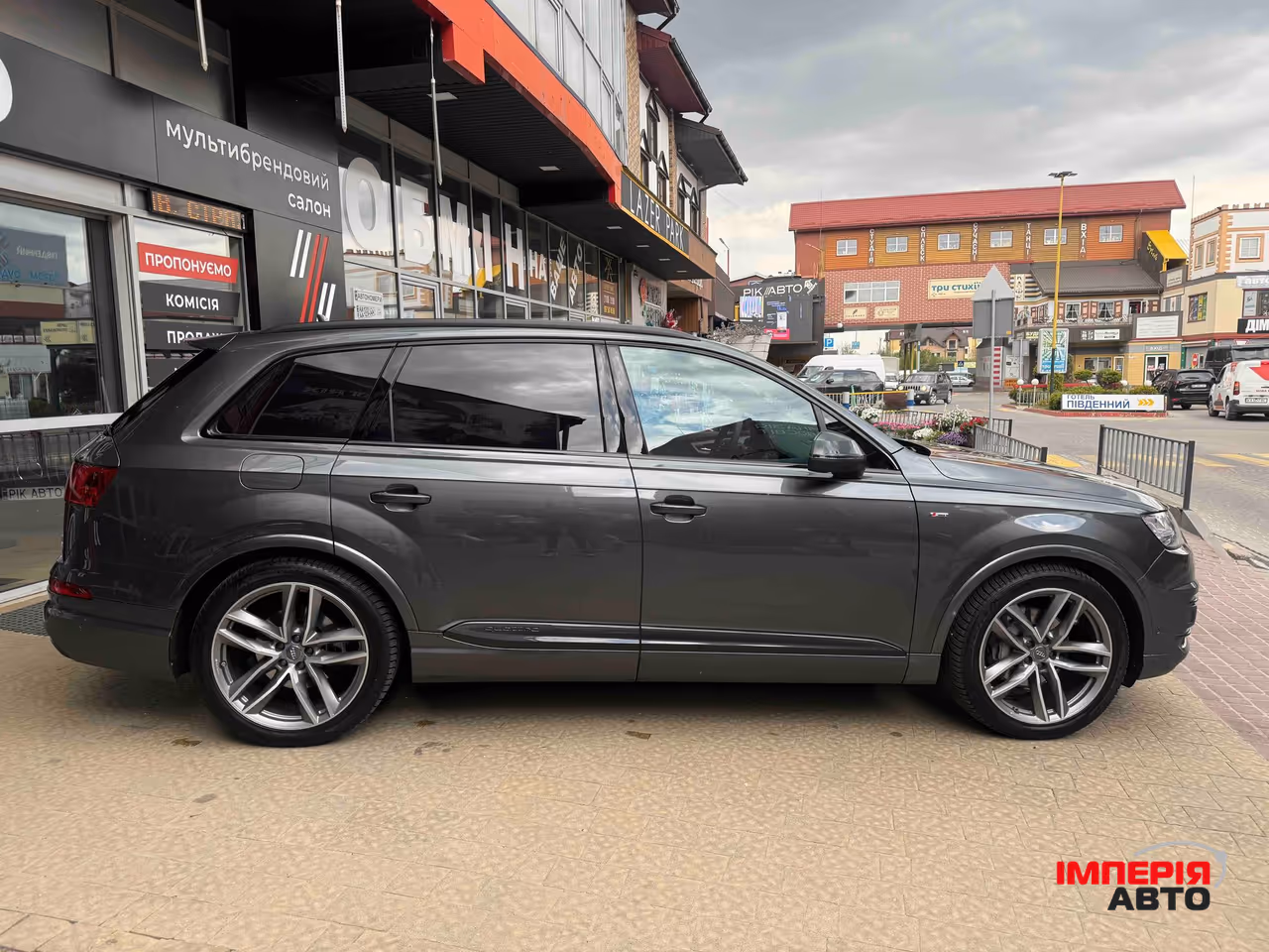 Audi Q7 - фото 5