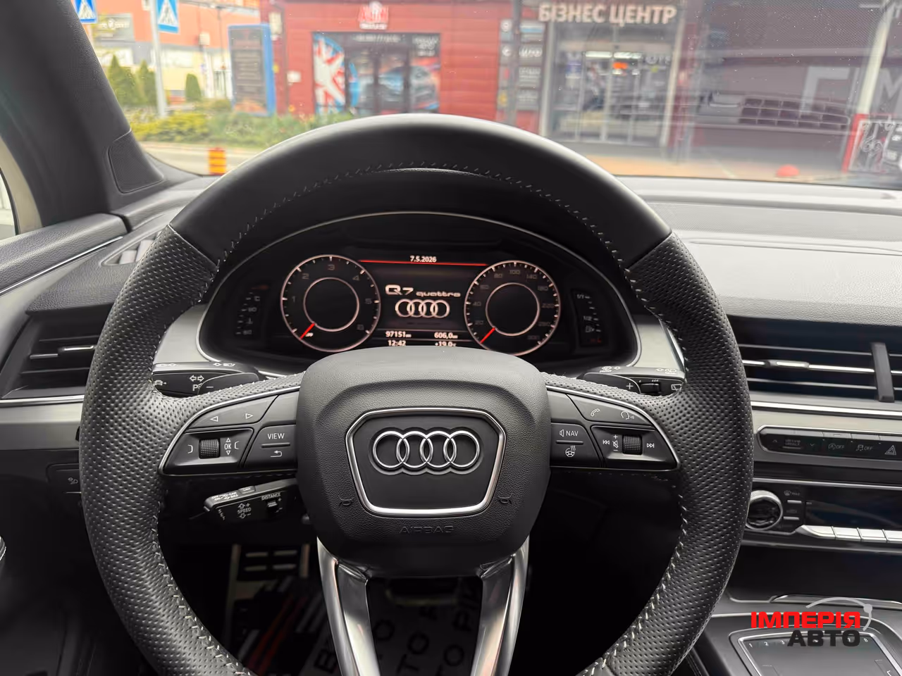 Audi Q7 - фото 17