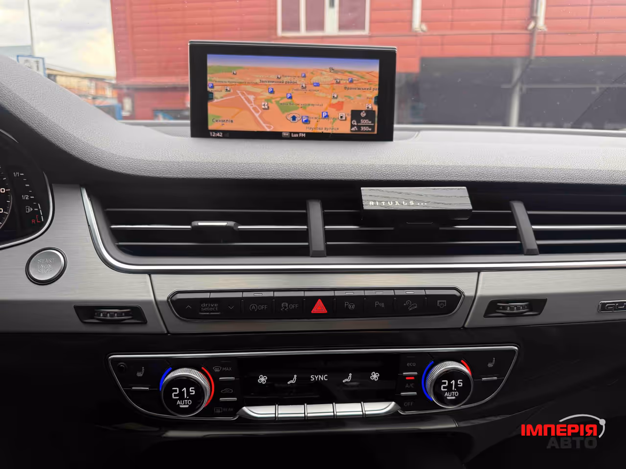 Audi Q7 - фото 24