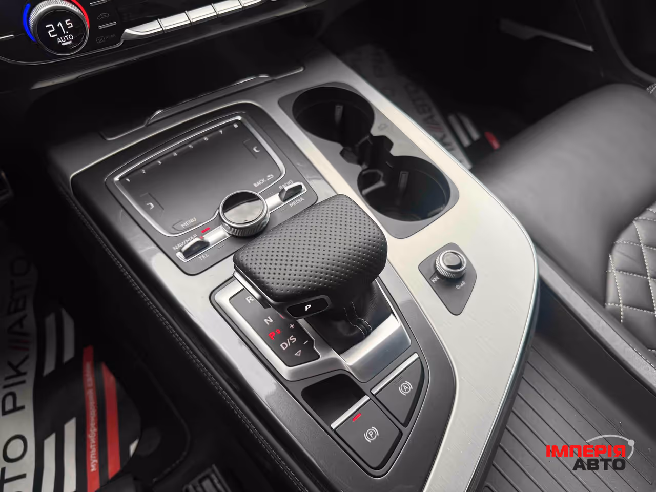 Audi Q7 - фото 25