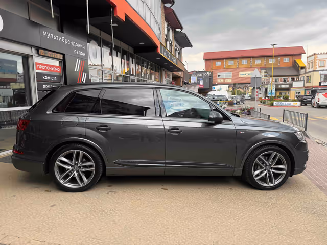 Audi Q7 - фото 5