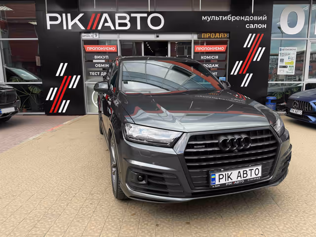 Audi Q7 - фото 1