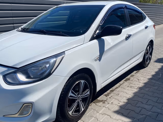 Hyundai Accent - фото 4