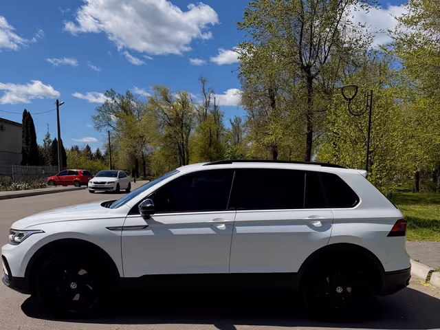 Volkswagen Tiguan - фото 4
