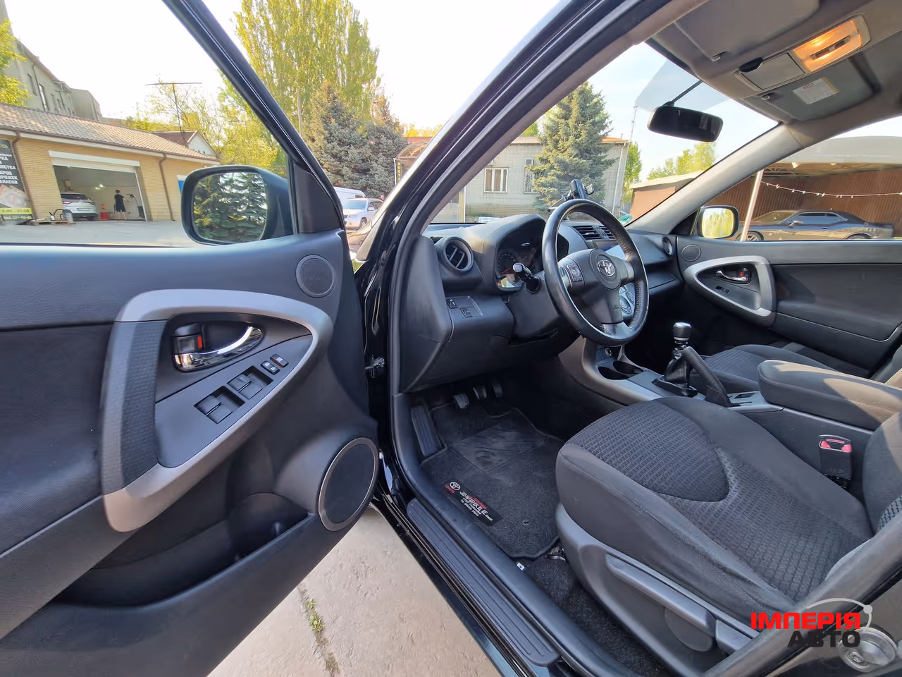 Toyota RAV4 - фото 12