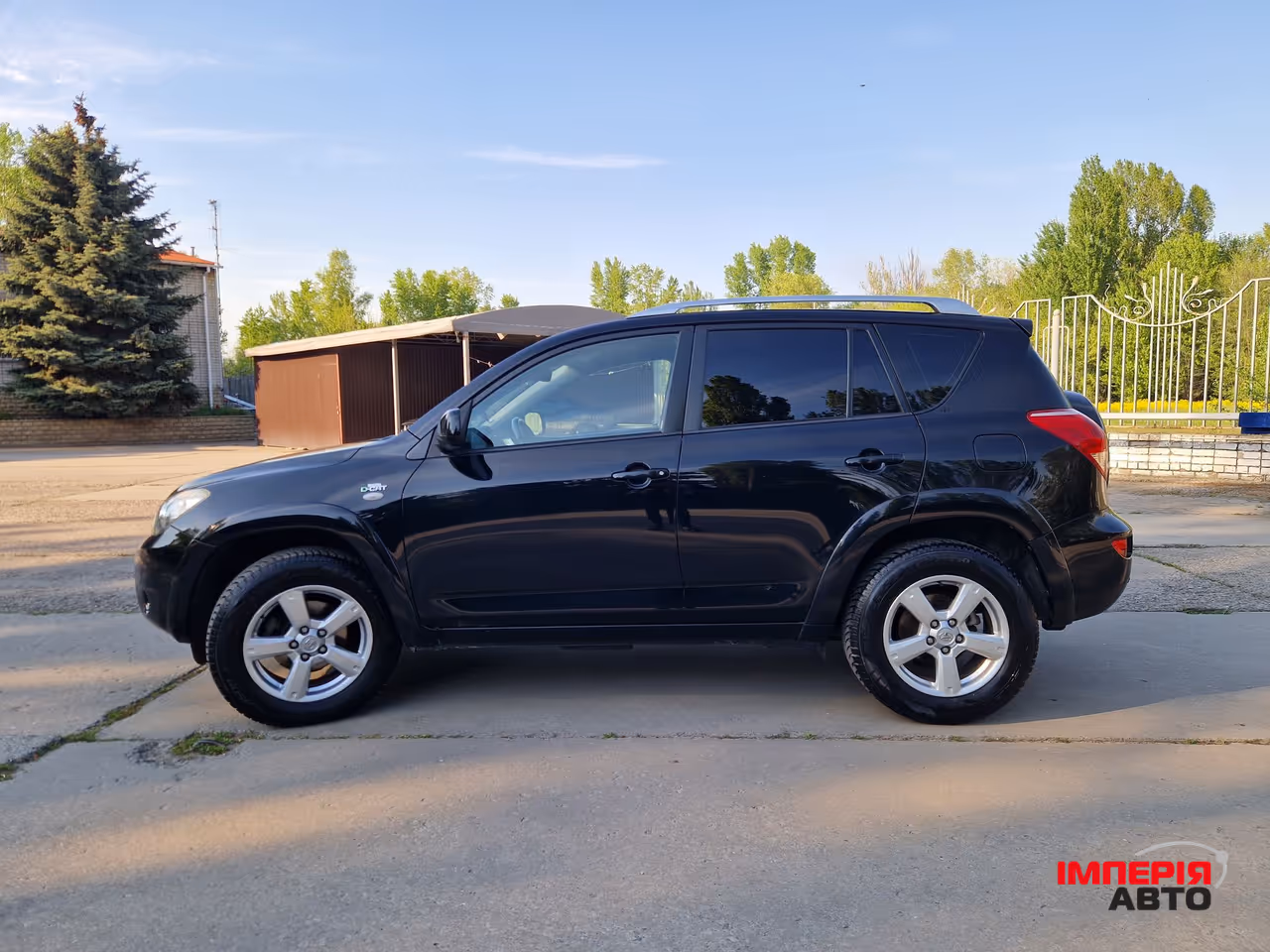 Toyota RAV4 - фото 7