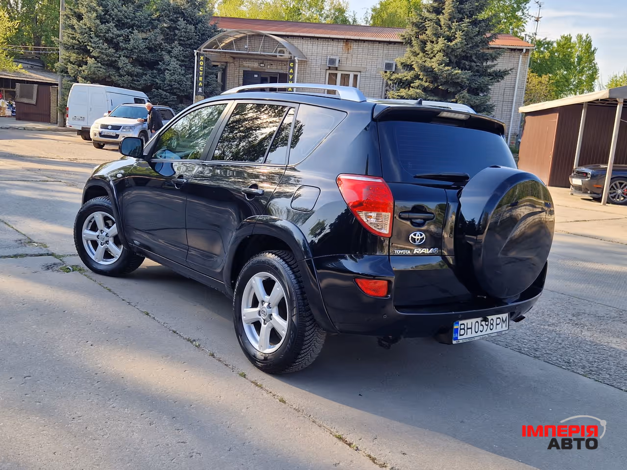 Toyota RAV4 - фото 6