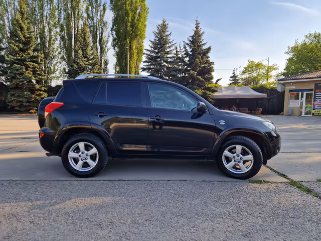 Toyota RAV4 - фото 3