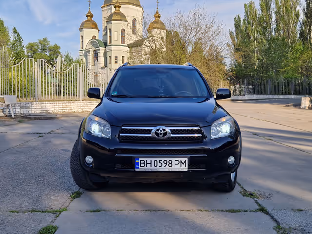 Toyota RAV4 - фото 2