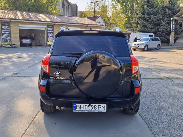 Toyota RAV4 - фото 5