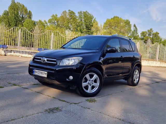Toyota RAV4 - фото 1