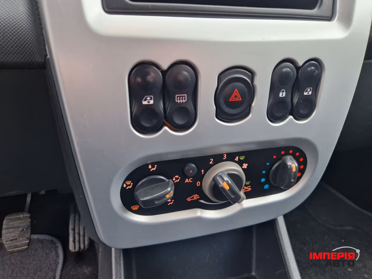 Renault Sandero - фото 16