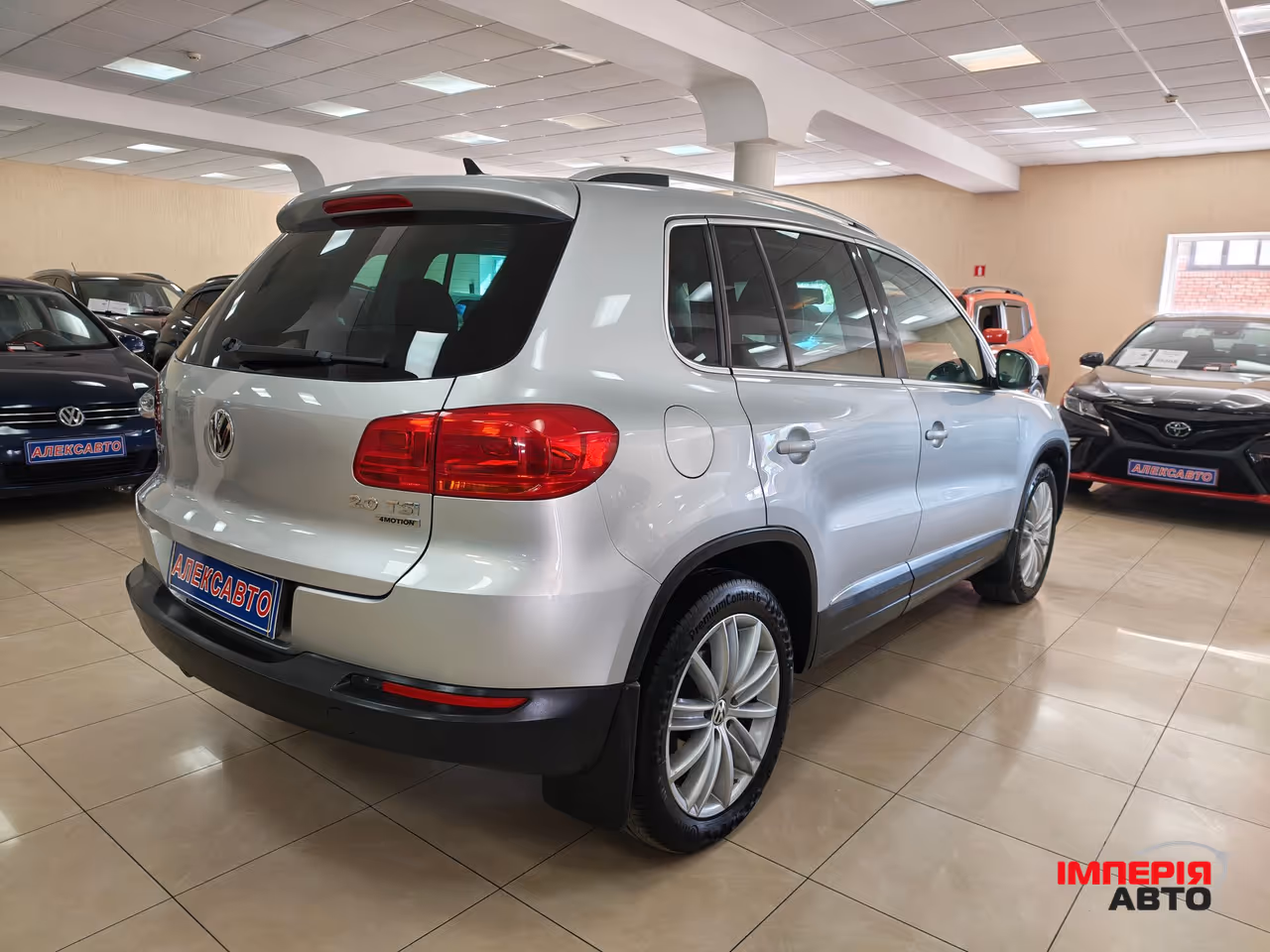 Volkswagen Tiguan - фото 3
