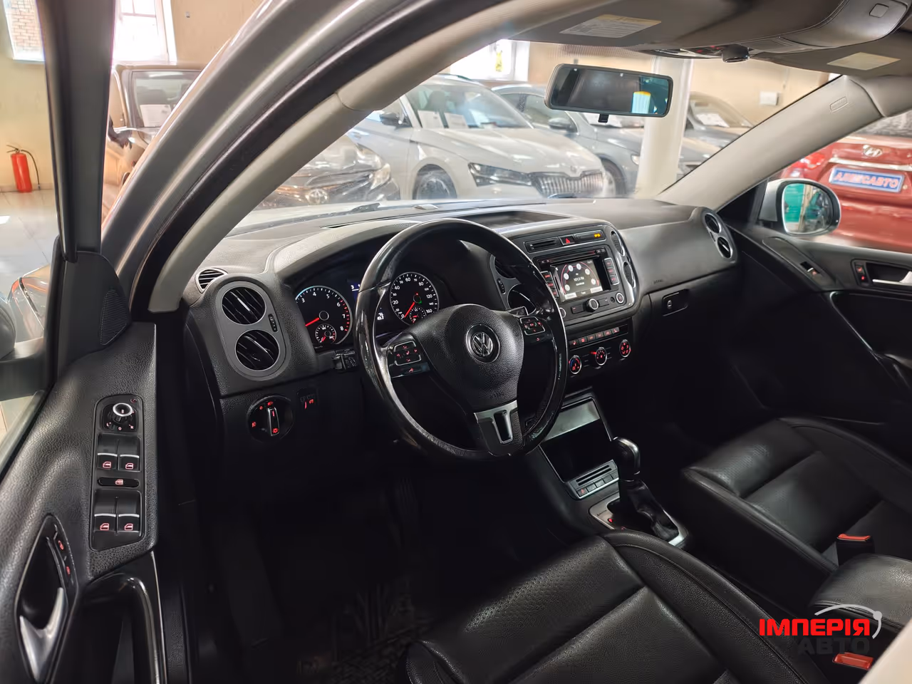 Volkswagen Tiguan - фото 8