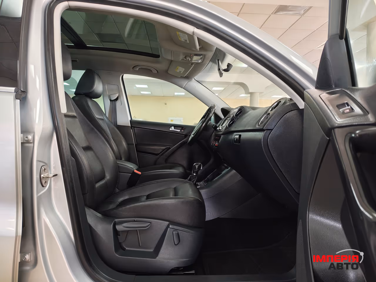 Volkswagen Tiguan - фото 6