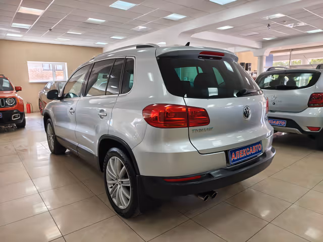Volkswagen Tiguan - фото 2