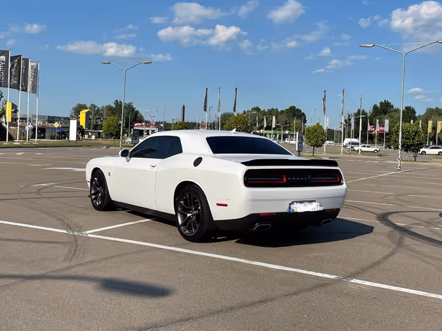 Dodge Challenger - фото 3