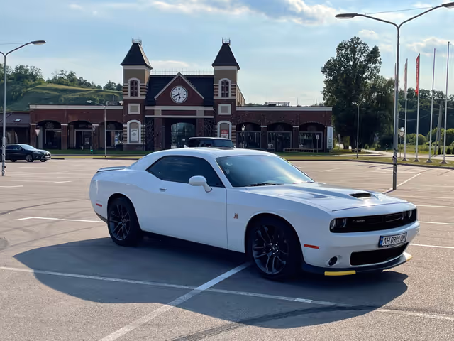 Dodge Challenger - фото 4