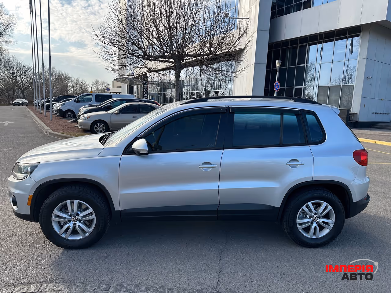 Volkswagen Tiguan - фото 8