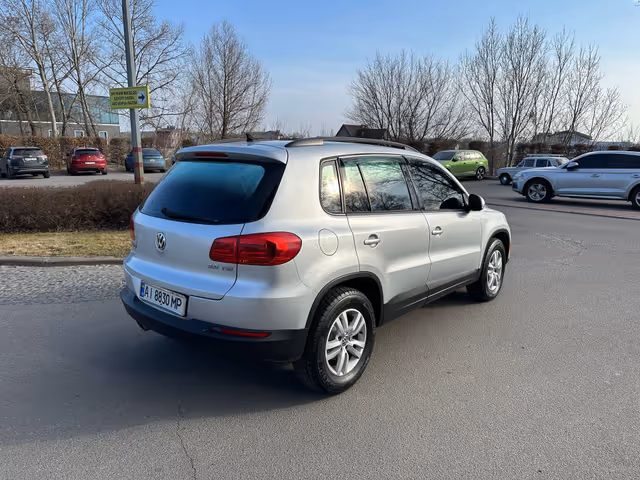 Volkswagen Tiguan - фото 5