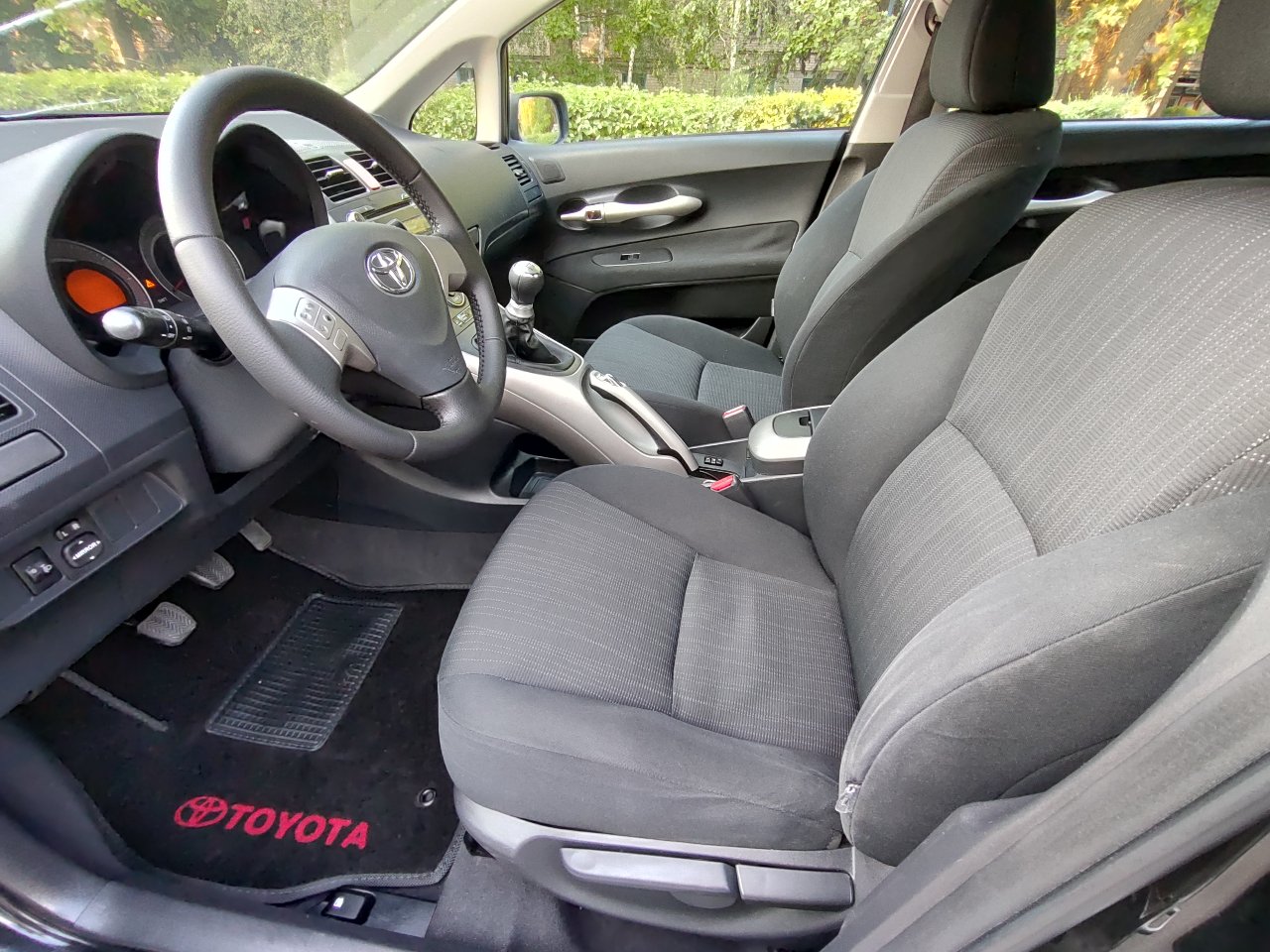 Toyota Auris - фото 22