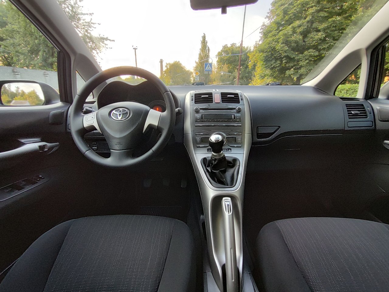 Toyota Auris - фото 12