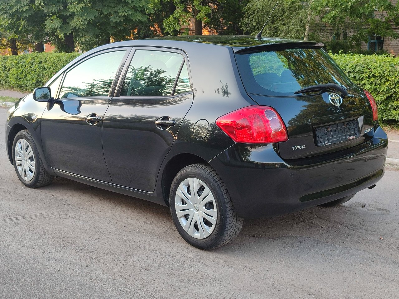 Toyota Auris - фото 7