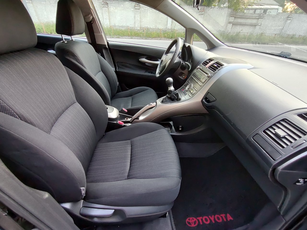 Toyota Auris - фото 24