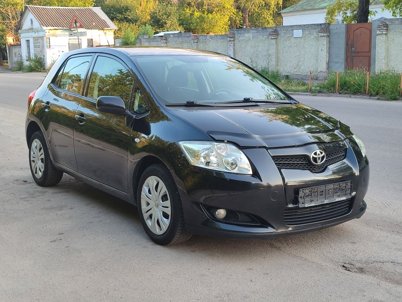 Toyota Auris - фото 2