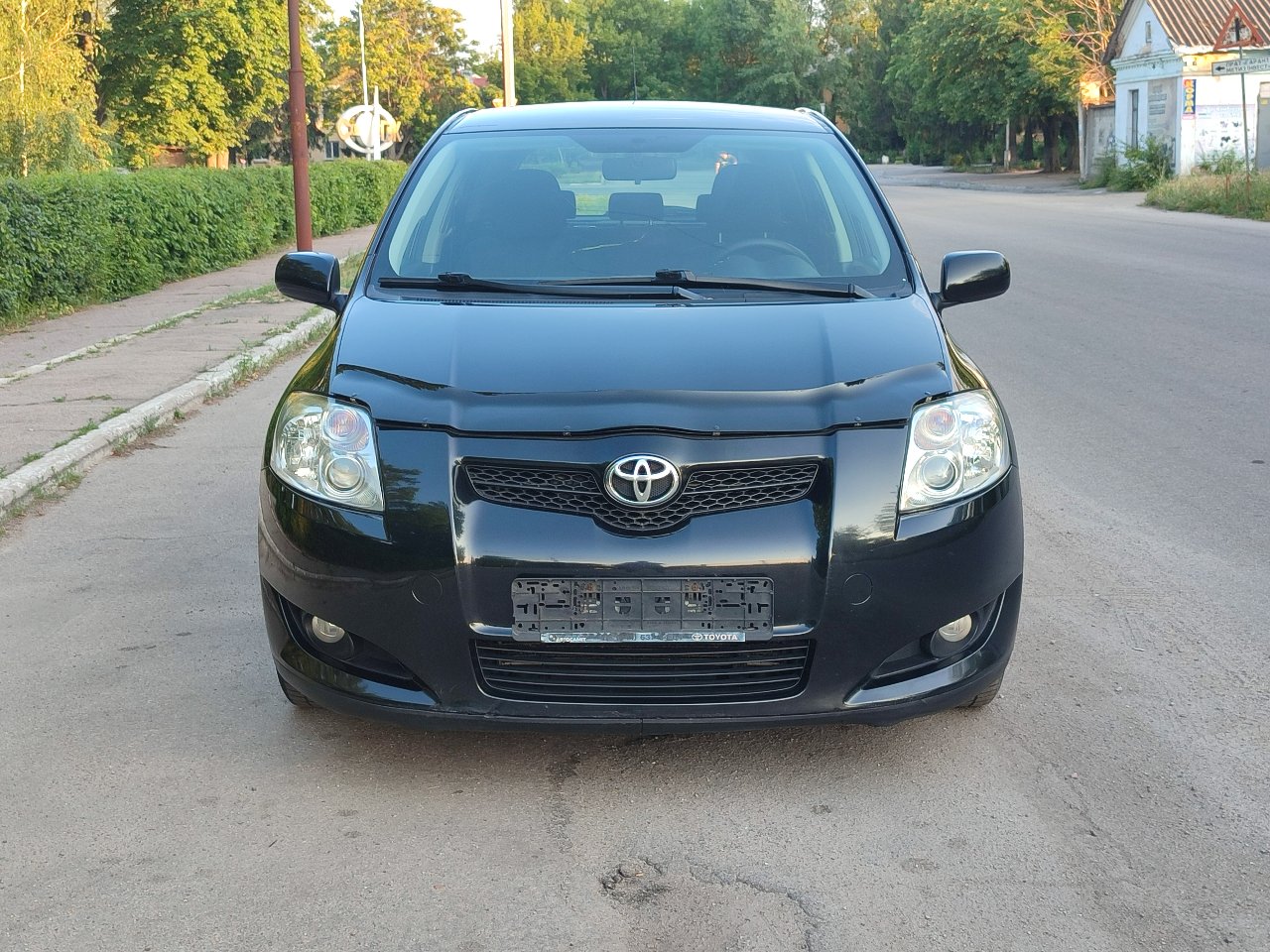 Toyota Auris - фото 1