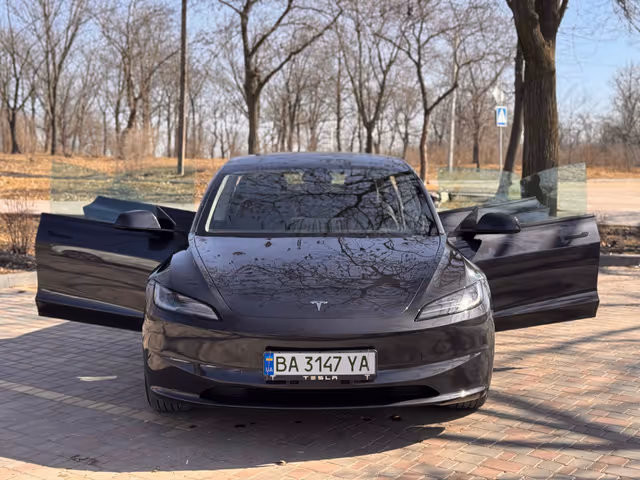 Tesla Model 3 - фото 2